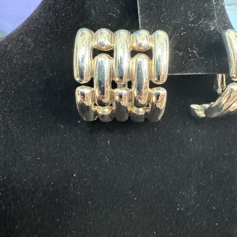 EUC Givenchy Silver Chain link Pierced earrings, retails $299 - Picture 4 of 8